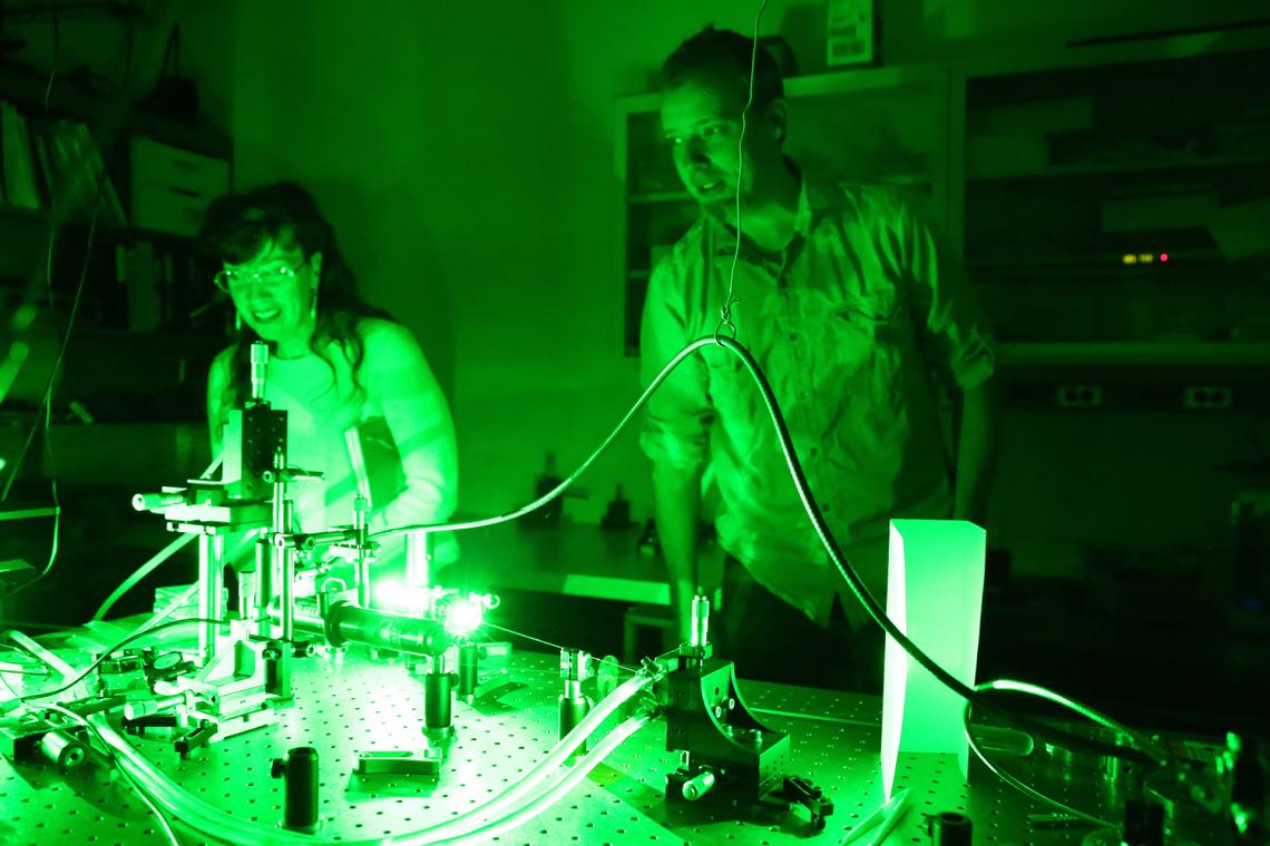 TLA licensing manager Amy Phillips and UA professor and inventor Chris Hessenius with the new VECSEL laser TLA licensing manager Amy Phillips and UA professor and inventor Chris Hessenius with the new VECSEL laser